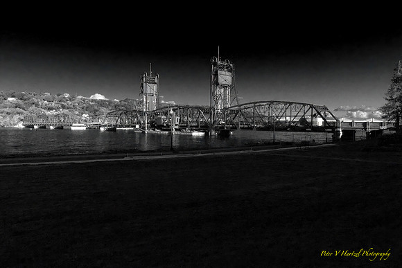 The Historic Stillwater Liftbridge B+W-SharpenAI-Motion-DeNoiseAI-severe-noise_001