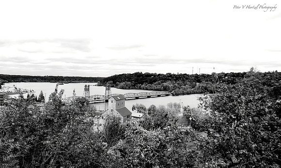 Stillwater bridge in fall b&w-PVH.pg