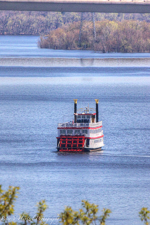 Stillwater Steamboat leaving shore
