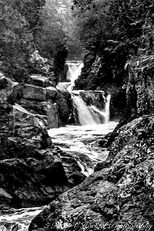 Cascade falls in Duluth B&W